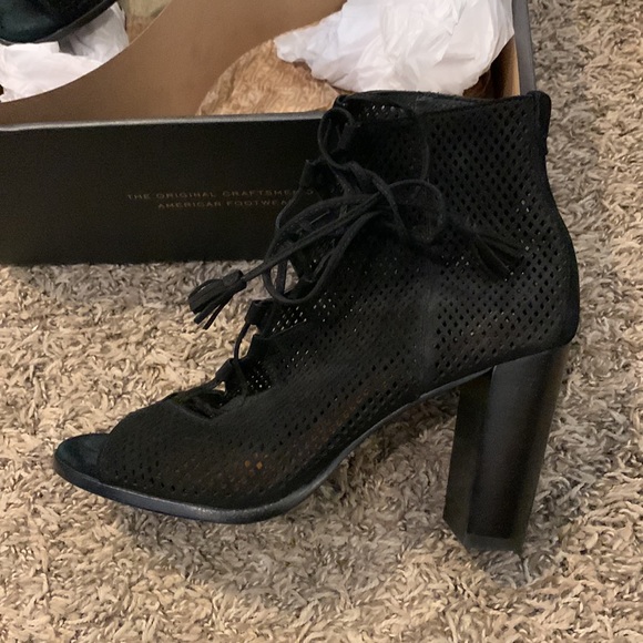 Frye gabby perforated suede lace up booties open toe size 8 - Picture 2 of 6